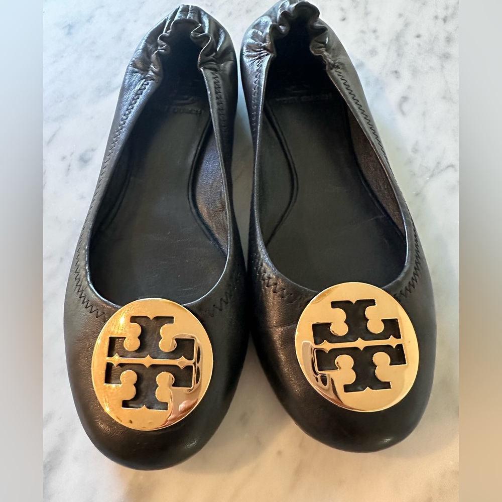 NWT. TORY BURCH. CLAIRE BALLET FLATS. PERFECT FOR LONG DAYS. CLASSY AND COMFORT.